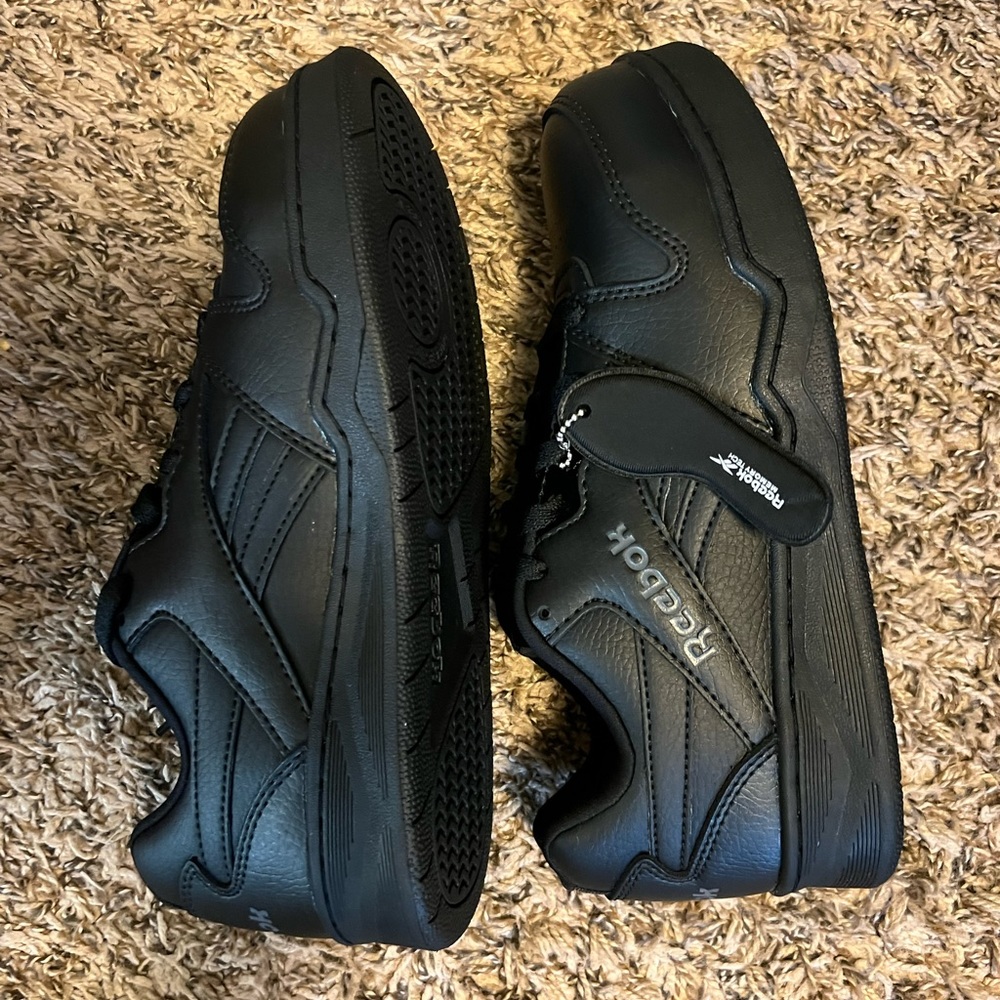 Reebok low cut work sneakers. Composite Toe for work safety. Size US women 7.5 M